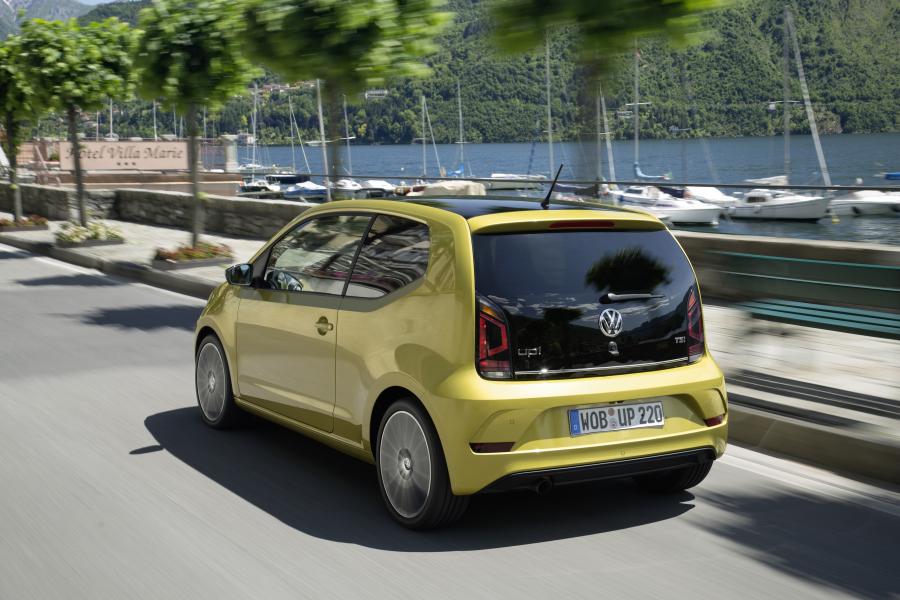 Volkswagen up! 3-Door 2016 года  (фото 1 из 25)
